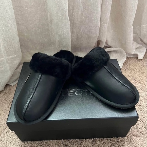 Australia Luxe Black Sheepskin Slippers - Picture 3 of 4